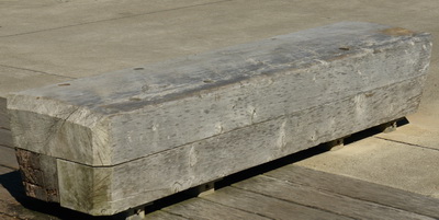 Забавные скамейки, в Новой Зеландии - наследние былой роскоши - сделана из цельного куска дерева. 